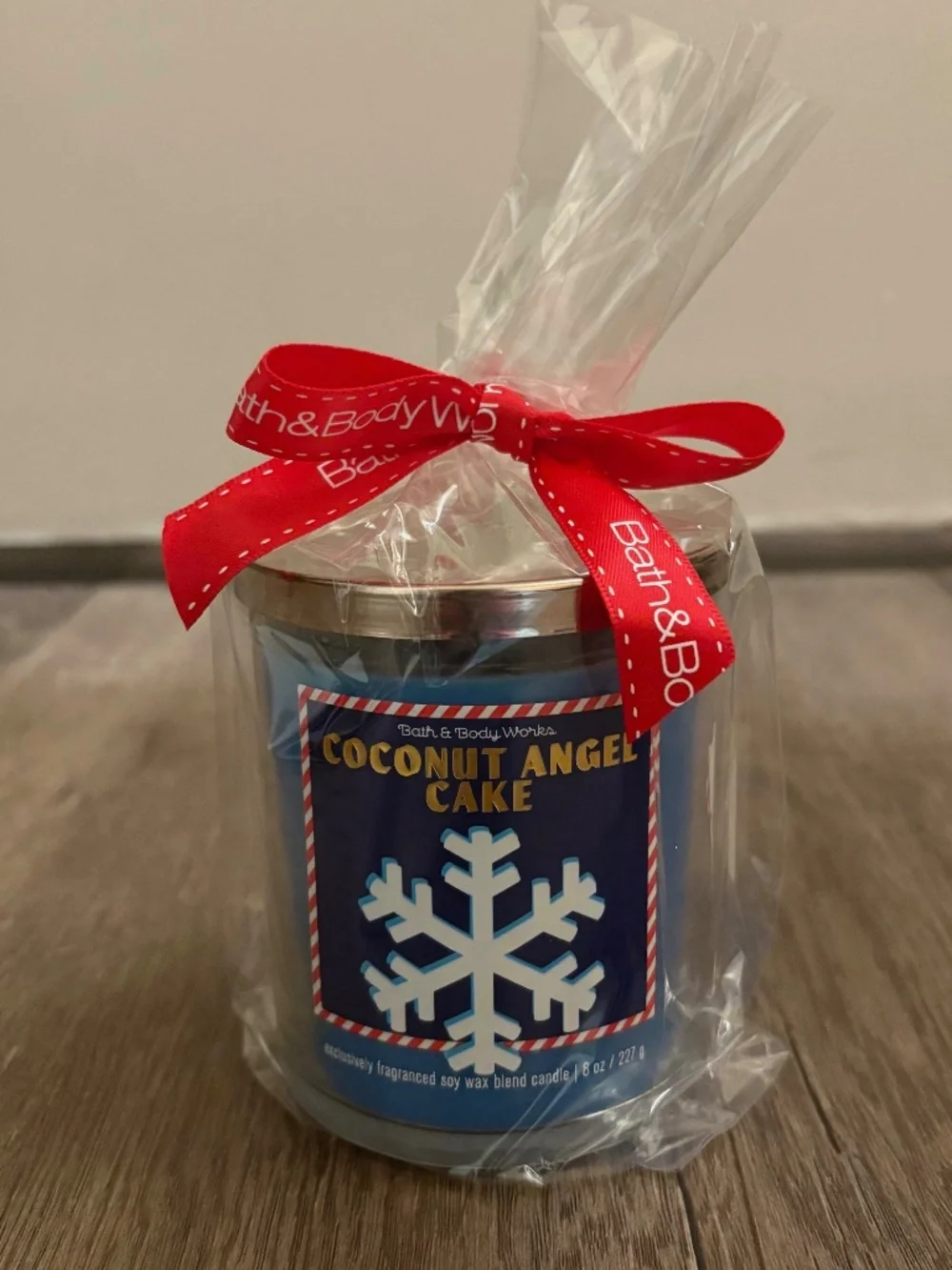 8oz bath & body works coconut angel candle